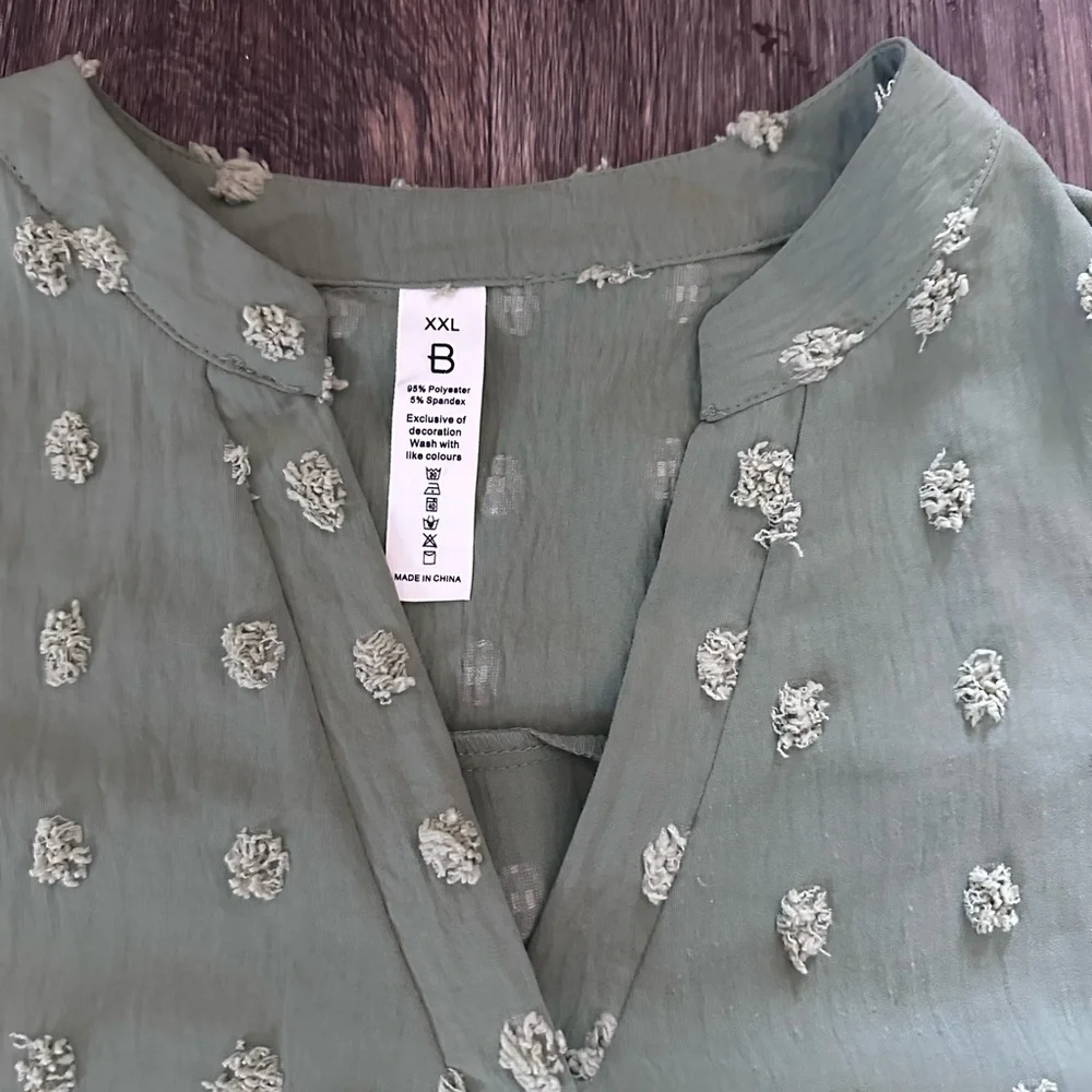 Green Floral Women's Top - Picture 3 of 4